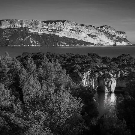 Le Vallat Vue Terrasse Privative Jacuzzi Barbecue Calanques 카시스