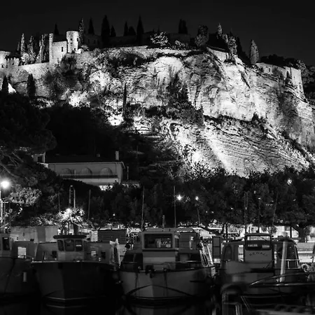 Le Vallat Vue Terrasse Privative Jacuzzi Barbecue Calanques