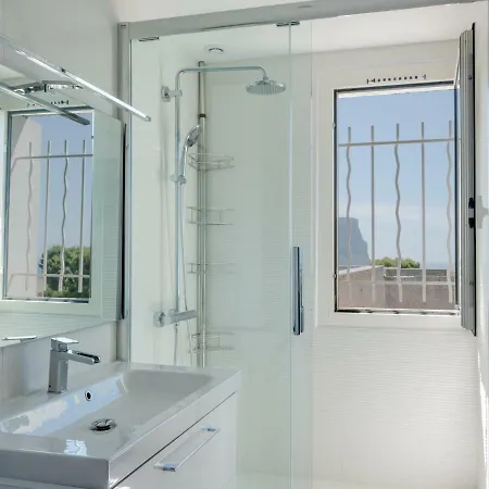 Le Vallat Vue Terrasse Privative Jacuzzi Barbecue Calanques *