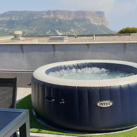Le Vallat Vue Terrasse Privative Jacuzzi Barbecue Calanques *